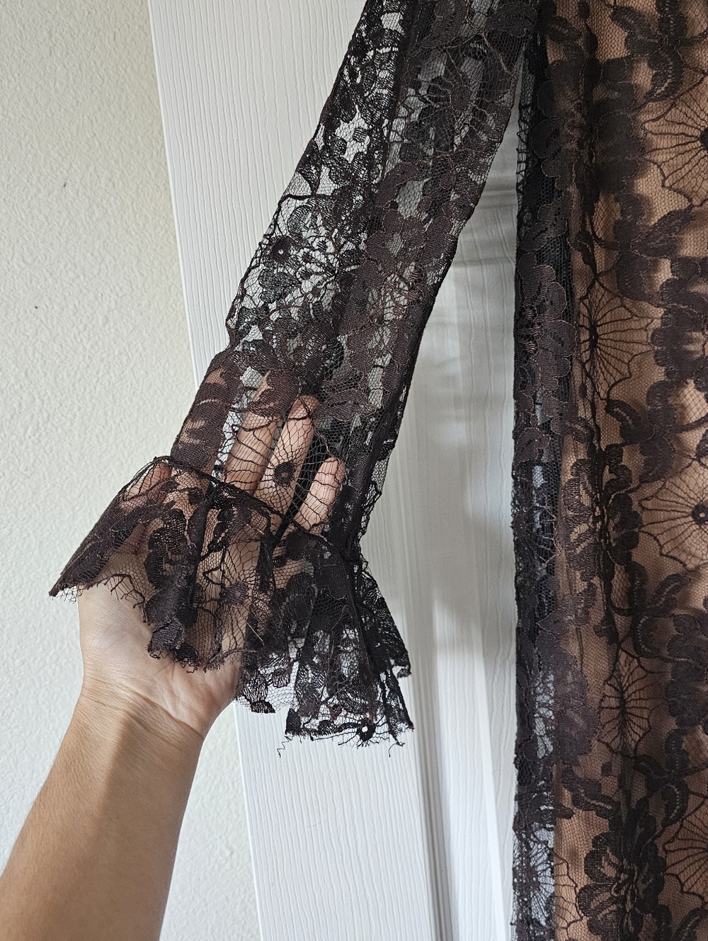1960s Vintage Brown Lace Mod Mini Shift Flounce Long Sleeve Johnnye Dress #9 - Picture 6 of 10